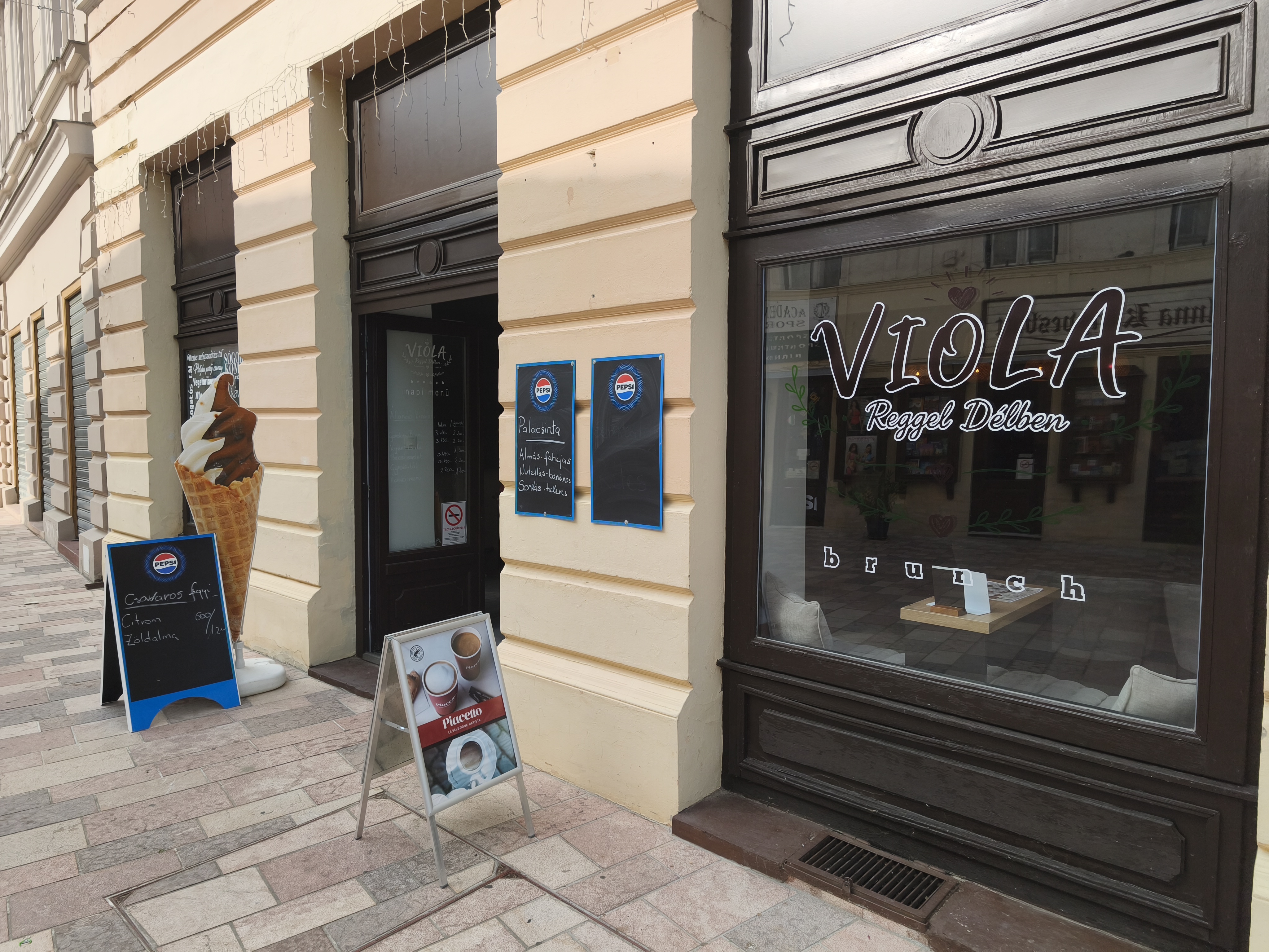 Viola Reggel Délben – 1. kép